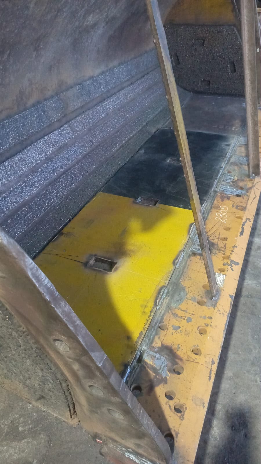 Pala revestida con lámina SGT y cordones de recubrimiento duro